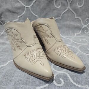 Oasis Society Western Mules Heels Size 9 Pointed Toe Cream Tan Slip On Booties